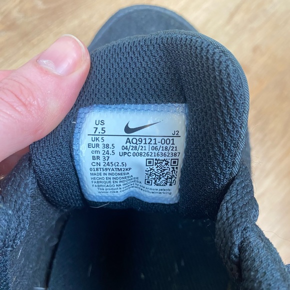 Nike MD Runner Comfortable Running Black Shoes Size 7.5 - Picture 4 of 8